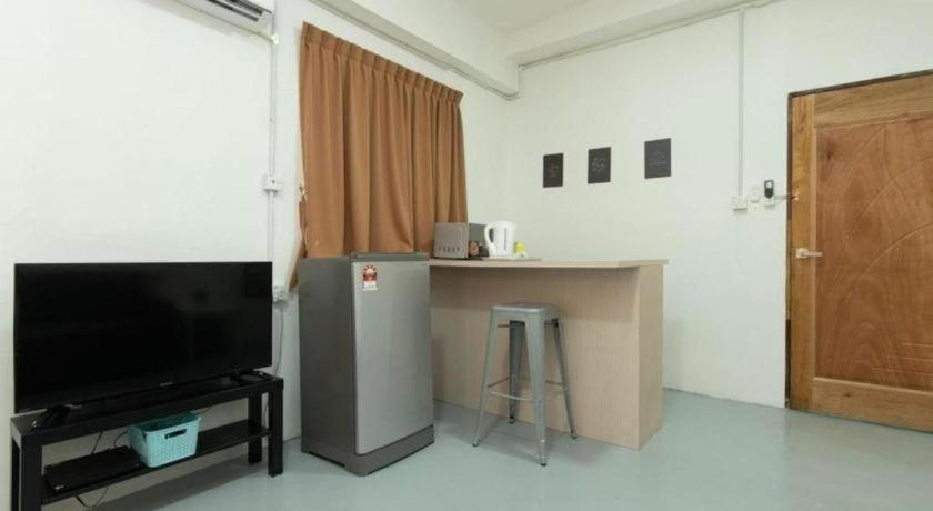 Oyo 43993 Madsuite Kota Kinabalu Exterior photo