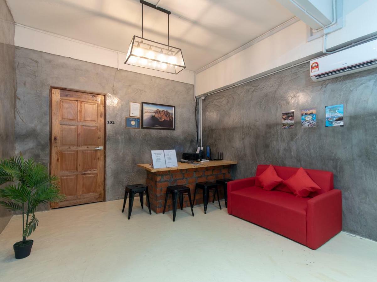 Oyo 43993 Madsuite Kota Kinabalu Exterior photo